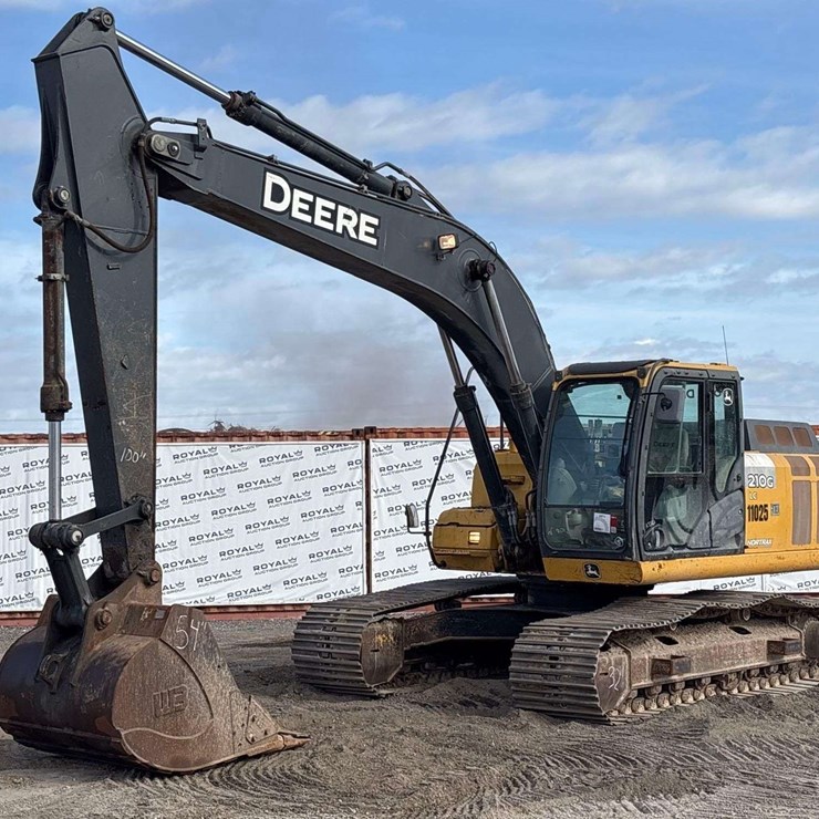 DEERE 210G