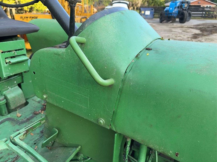 john-deere-3020-image-35