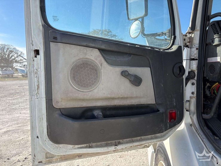 2006-volvo-vnm-image-17