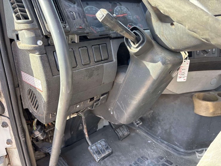 2006-volvo-vnm-image-20