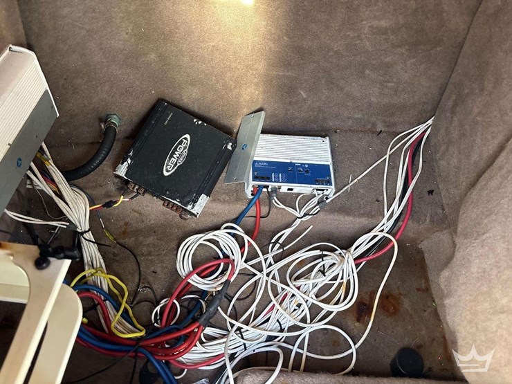 2013-larson-lxi292-29ft.-boat-with-30ft-t/a-loadmaster-boat-trailer-image-16