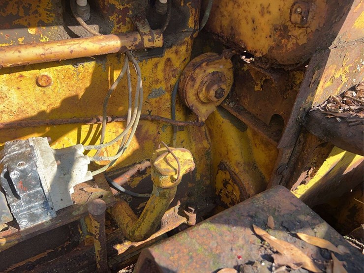 caterpillar-r2-image-33