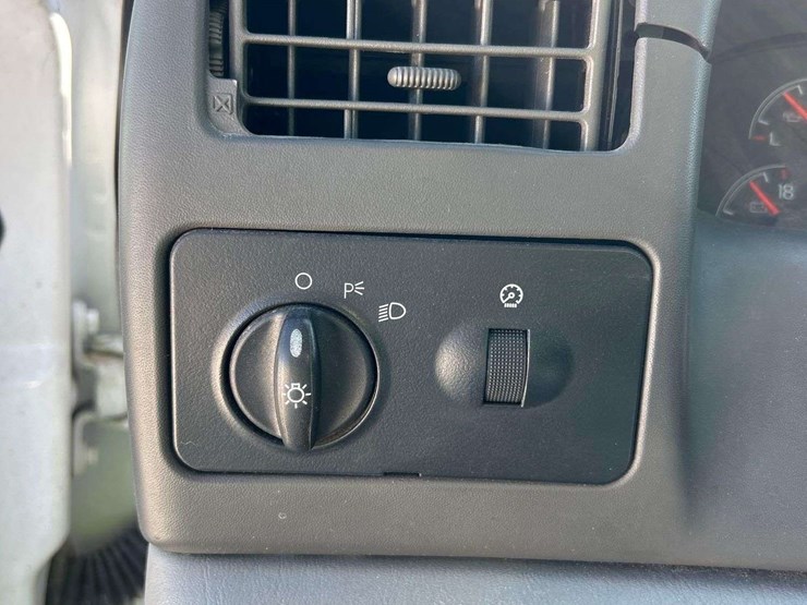 2006-ford-f650-image-15