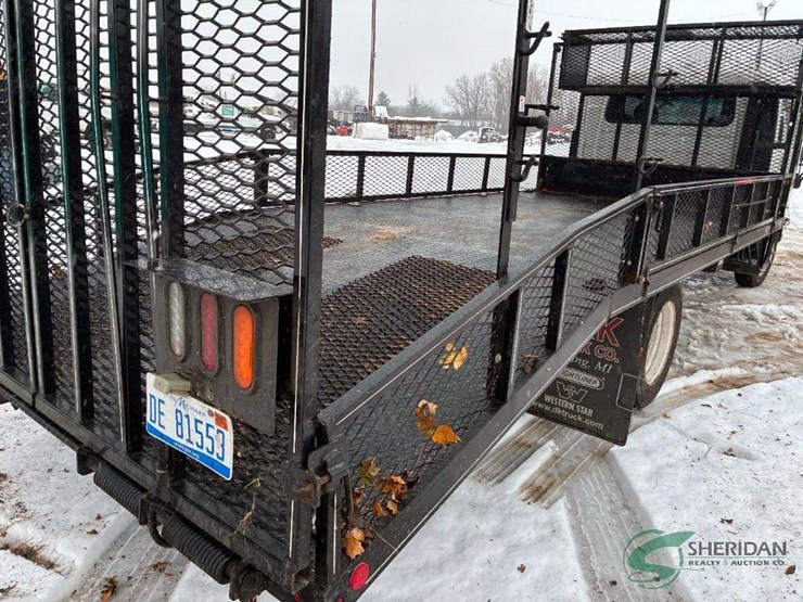 2023-isuzu-npr-image-13