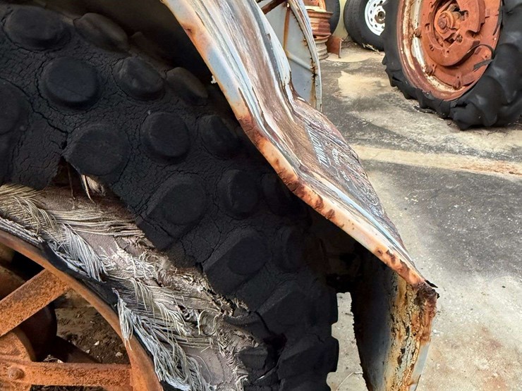 twin-city-tractor-image-25