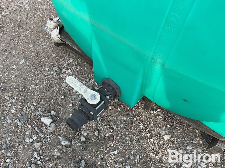 200-gallon-oval-tank-on-pallet-image-16