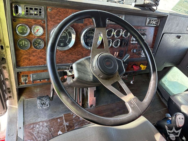 2000-kenworth-tri-axle-dump-truck-image-27