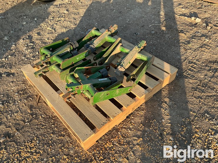 john-deere-twist-adjust-planter-opener-brackets-image-1