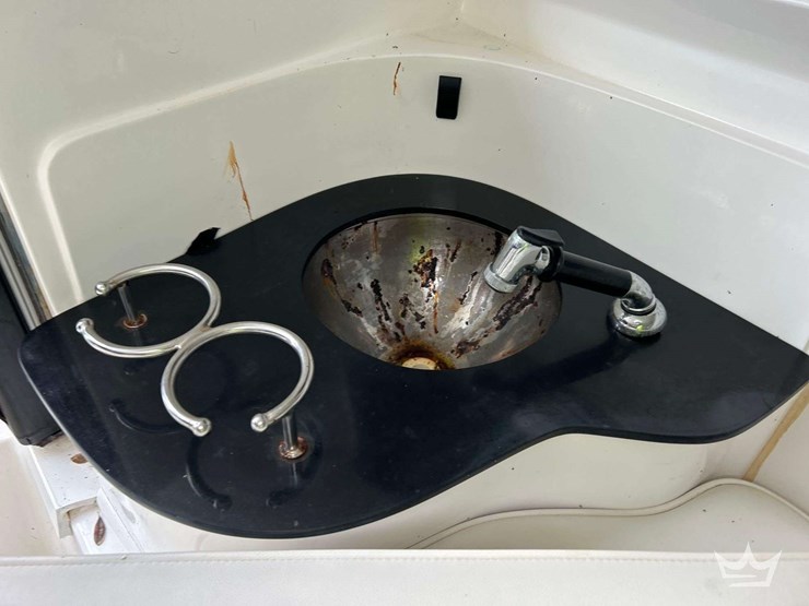 2014-glasstream-360-scx-twin-400r-mercury's-with-triple-axle-aluminum-trailer-image-23