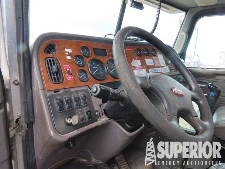 2008-peterbilt-365-image-10