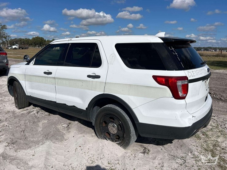 2017-ford-explorer-image-4