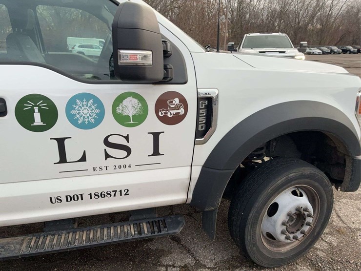 2022-ford-f550-image-21