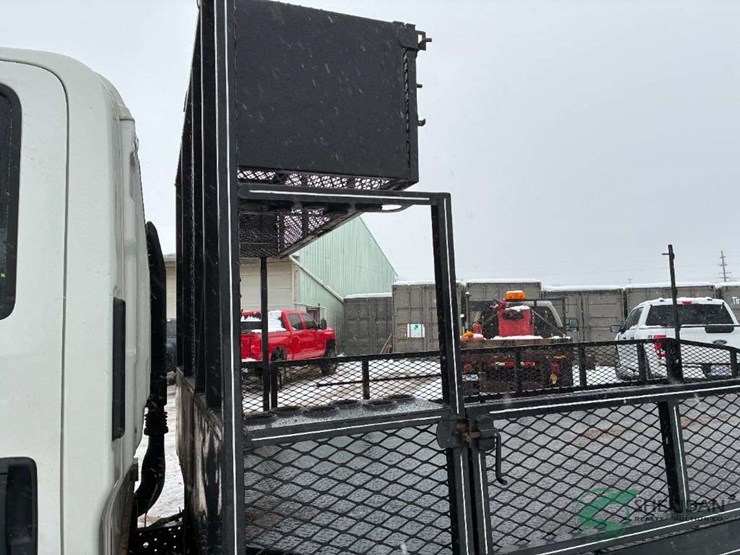 2023-isuzu-npr-image-7