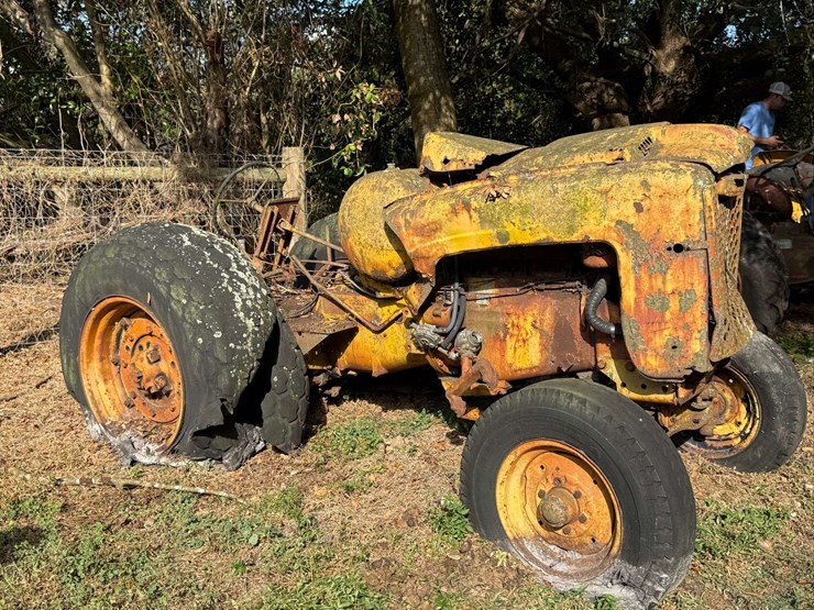 minneapolis-moline-orchard-lp-parts-tractor-image-3