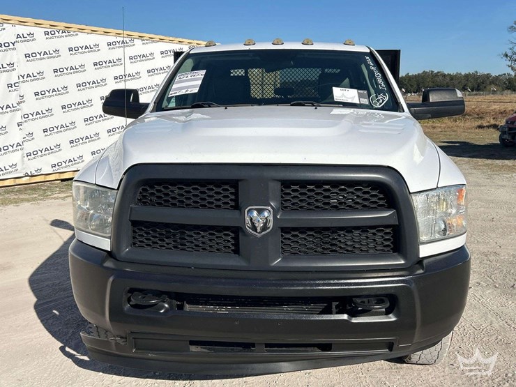 2017-dodge-3500-image-28