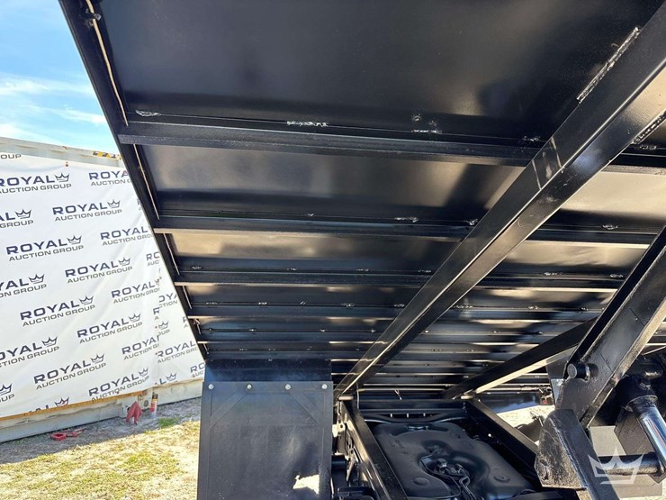 2019-ram-4500-4x4-s/a-dump-truck-image-18