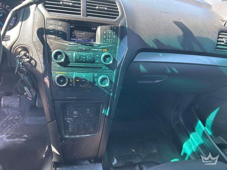 2016-ford-explorer-image-15