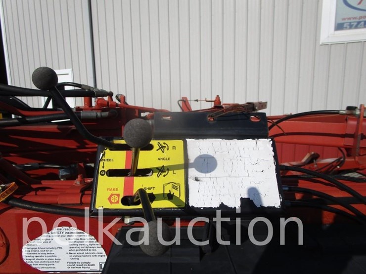 new-holland-216-image-6