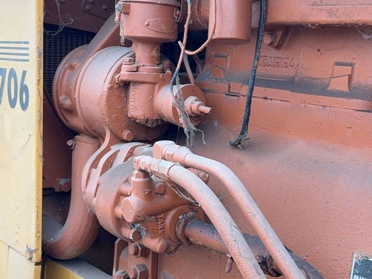 minneapolis-moline-g706-image-39