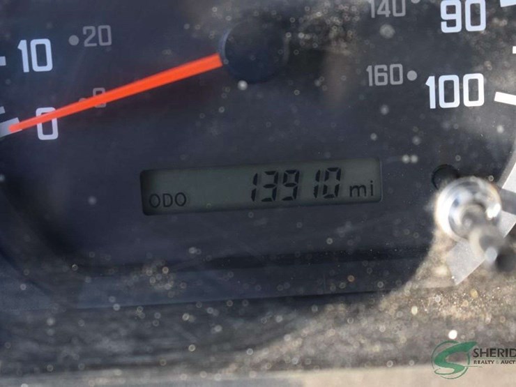 2023-isuzu-npr-image-36