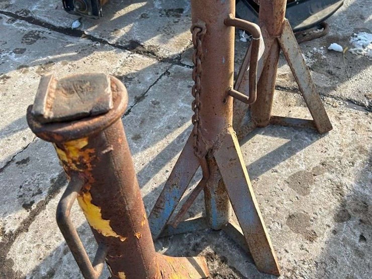 (3)-jack-stands-image-5