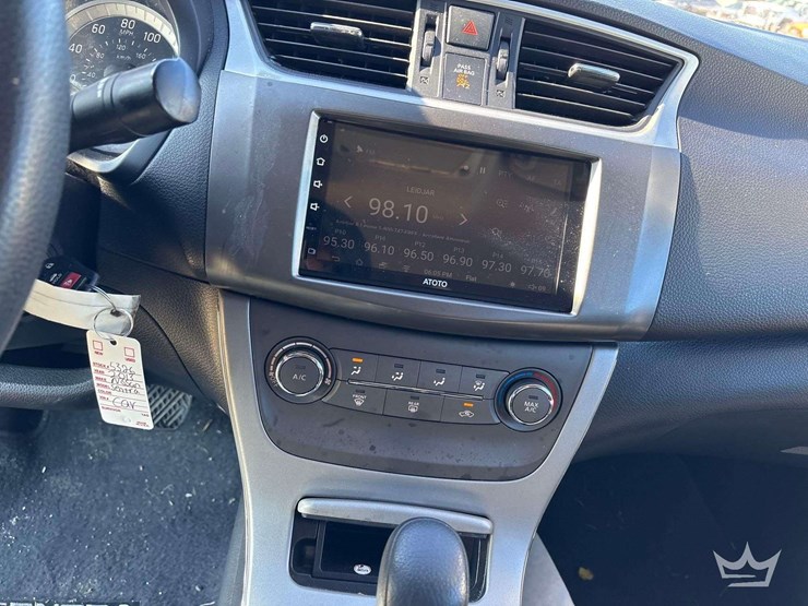 2013-nissan-sentra-sedan-image-14