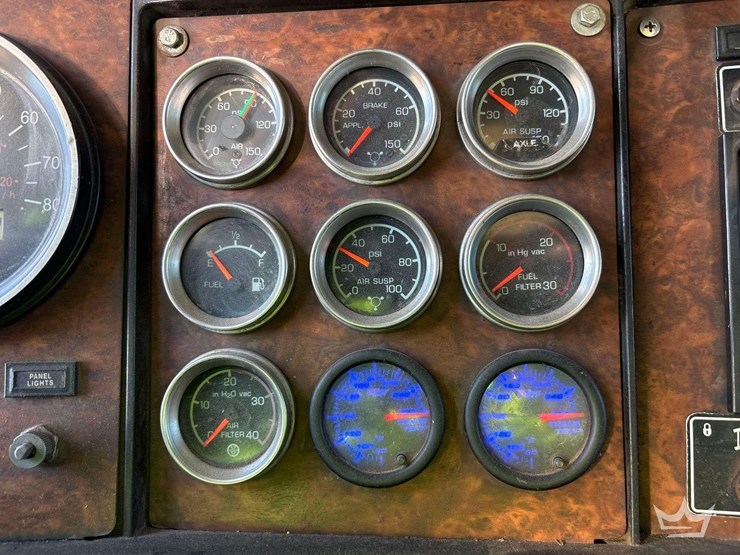 2016-kenworth-t800-image-35