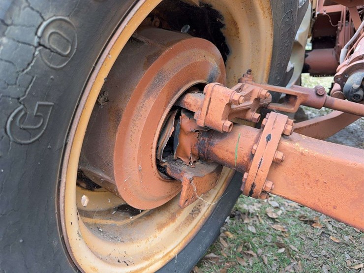 minneapolis-moline-g706-image-38