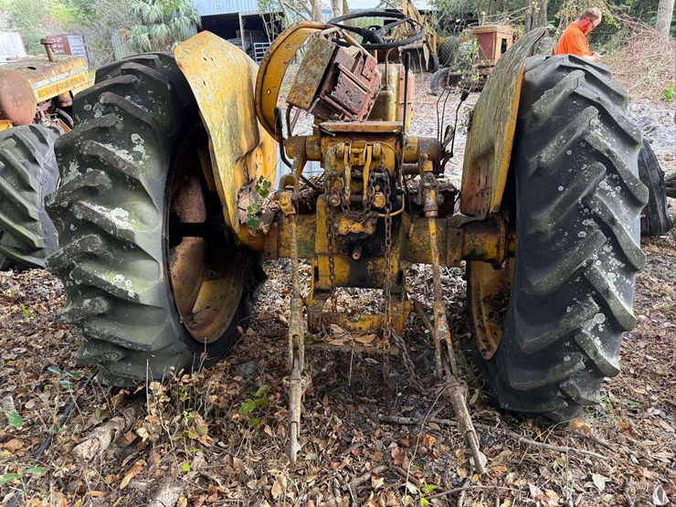 minneapolis-moline-diesel-parts-tractor-image-2