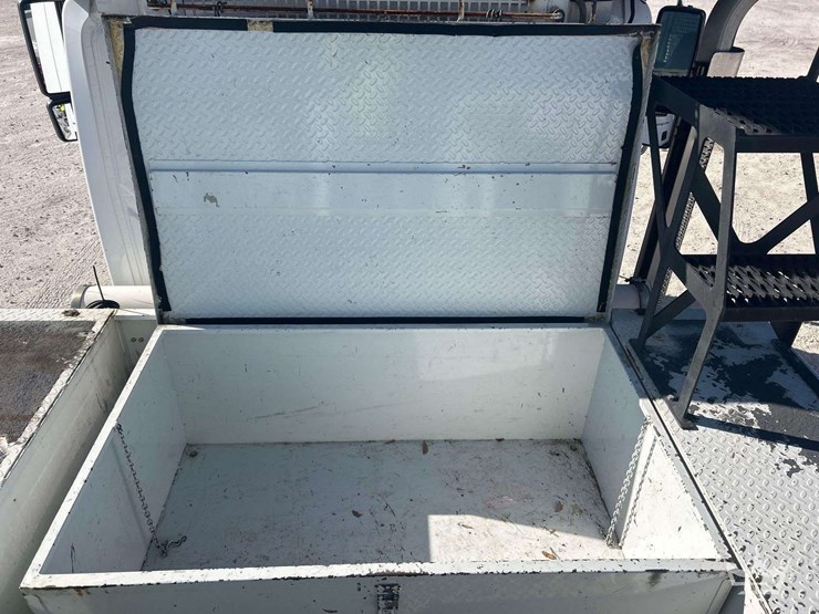 bucket-truck-image-28