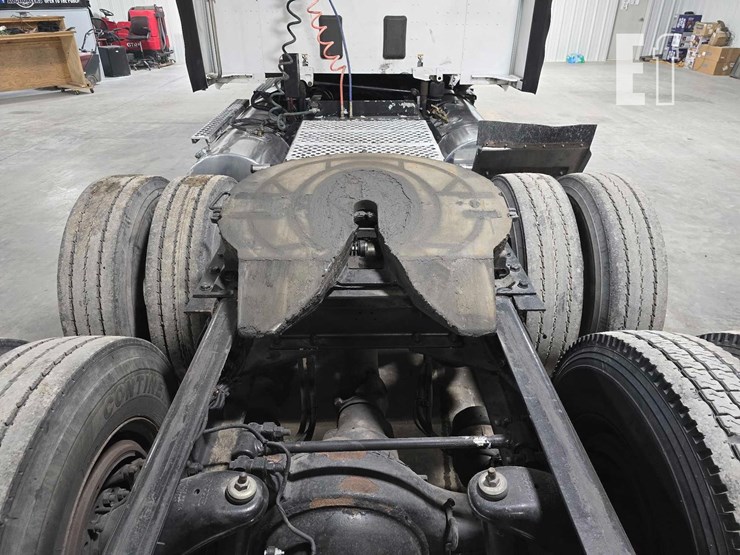 2017-kenworth-t880-image-9