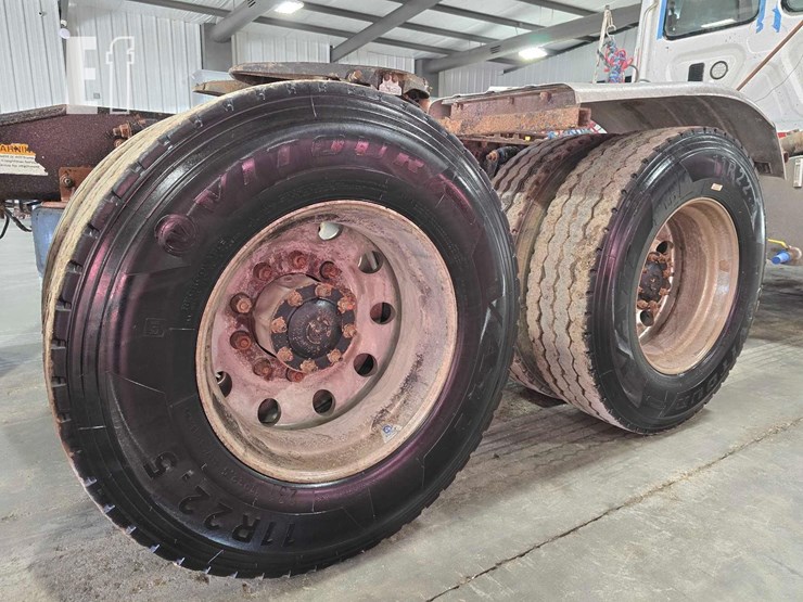 2016-freightliner-cascadia-113-image-23