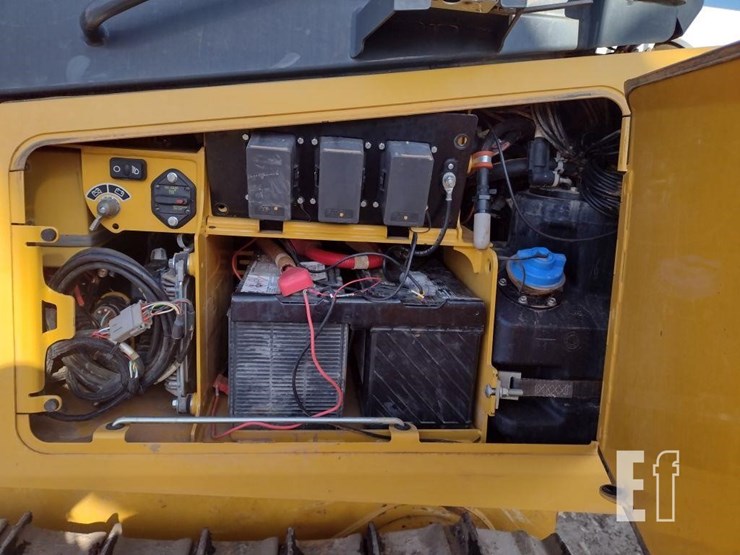 2021-deere-650k-lgp-image-46