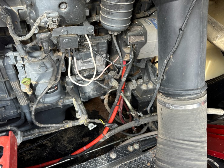 #38416-•-2016-case-axial-flow-8240-prwd-combine-yfg230343-image-70