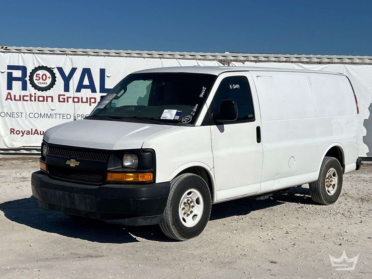 2017-chevrolet-express-2500-image-1