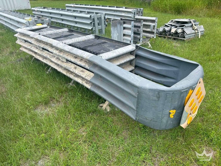 redirective-crash-cushion-guardrail-image-4