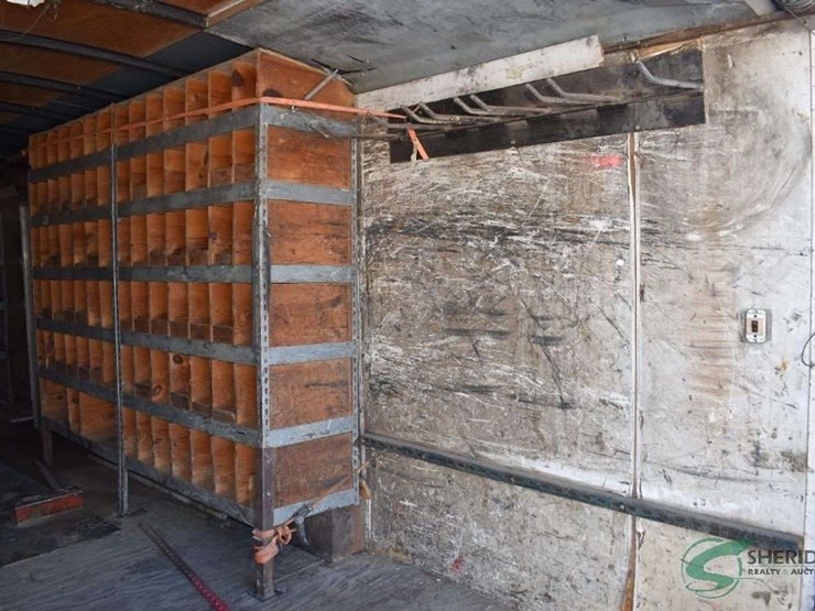 2004-united-enclosed-trailer-with-built-in-shelving-22ft-image-19