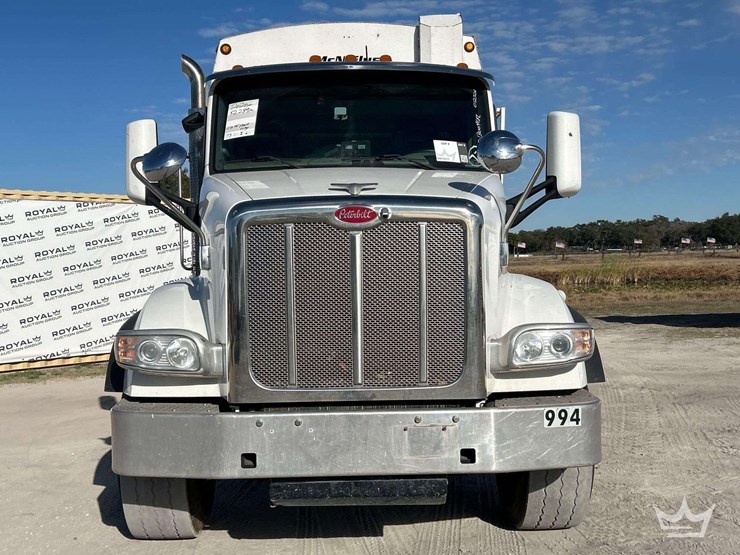 2020-peterbilt-567-image-28