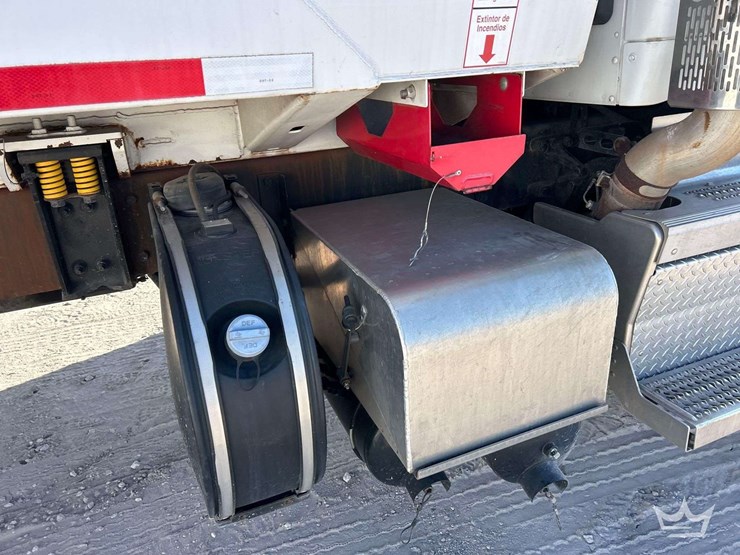 2020-peterbilt-567-image-27