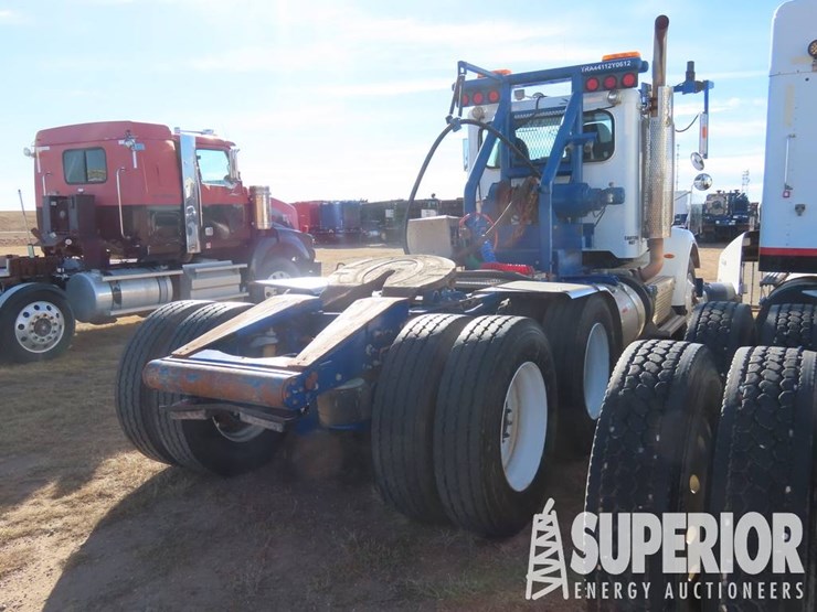 2012-peterbilt-365-image-3