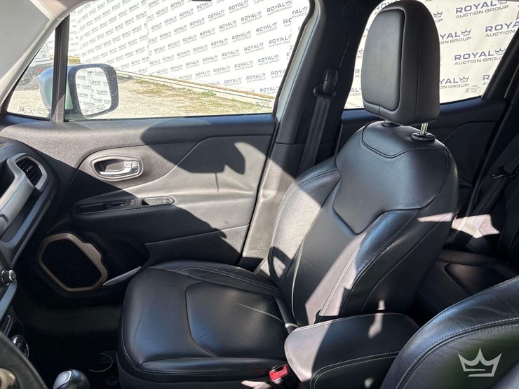 2016-jeep-renegade-image-22