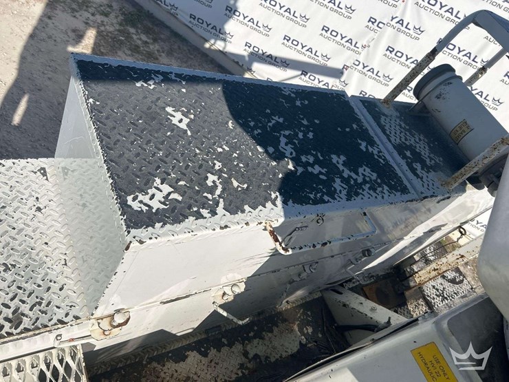 bucket-truck-image-25