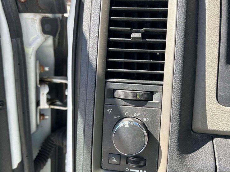 2012-dodge-1500-image-14