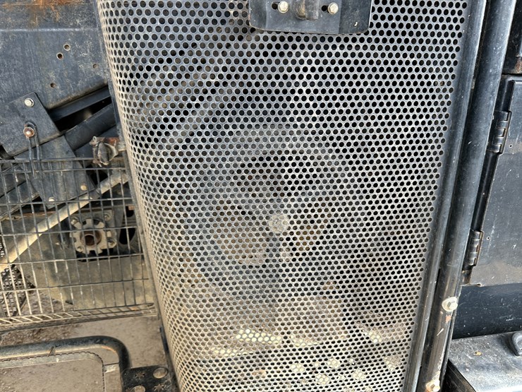 #38416-•-2016-case-axial-flow-8240-prwd-combine-yfg230343-image-37