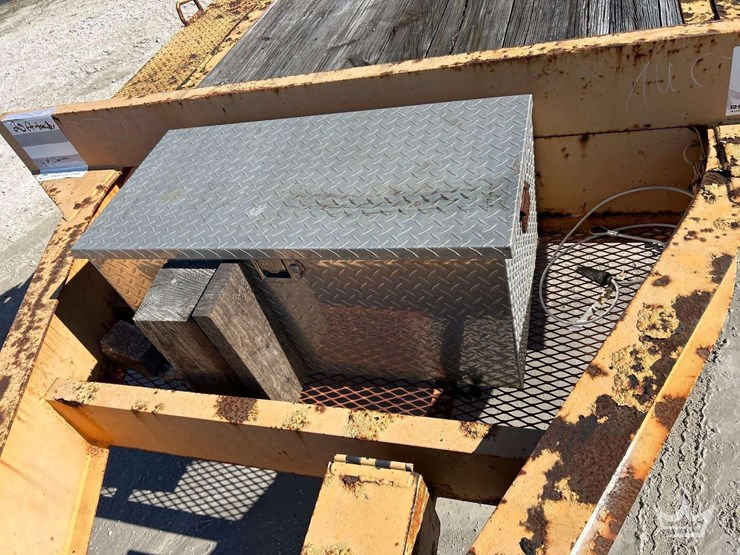 1986-eager-beaver-b9d0w-20ft.-11-ton-tri-axle-dovetail-tag-a-long-tailer-image-7