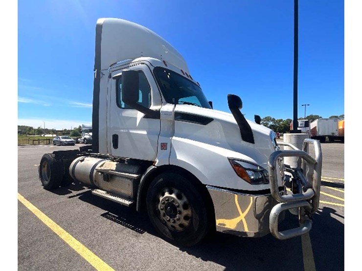 2019-freightliner-cascadia-116-image-1
