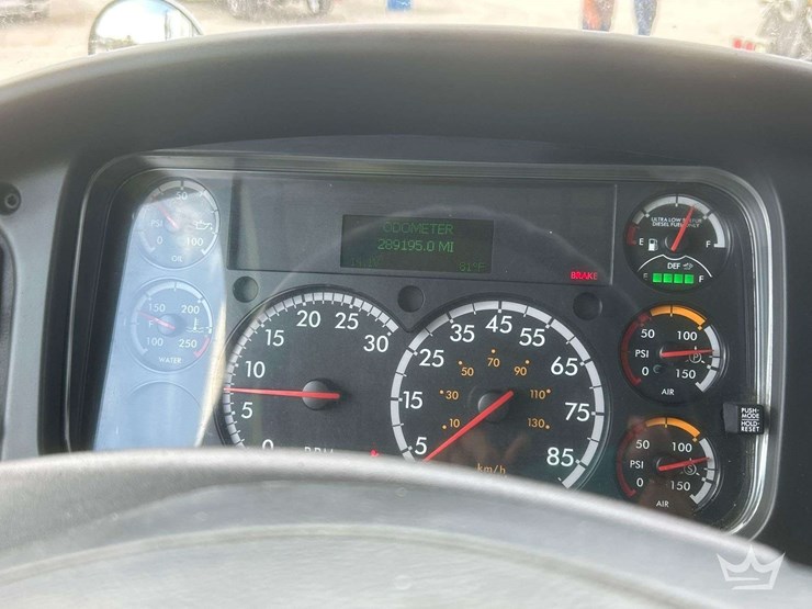 2019-freightliner-m2-106-image-26