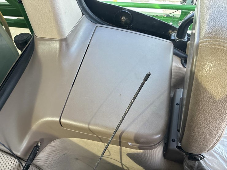 2018-john-deere-r4038-image-83