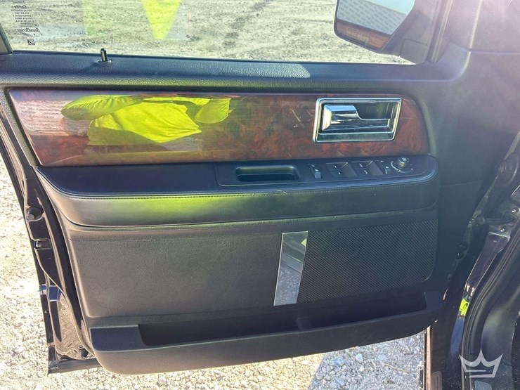 2016-lincoln-navigator-image-10