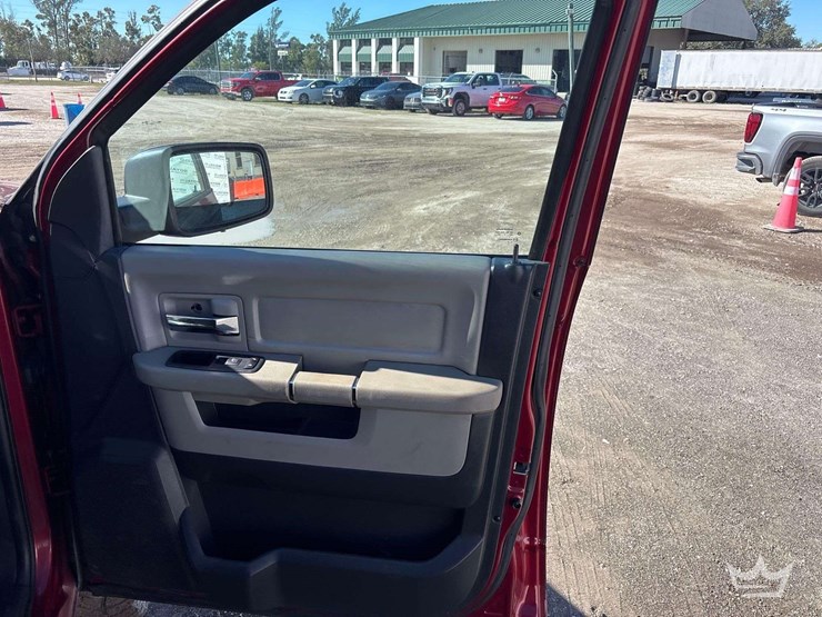 2012-dodge-1500-image-25